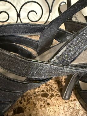 FIONI Clothing Black Glitter Strappy Heels